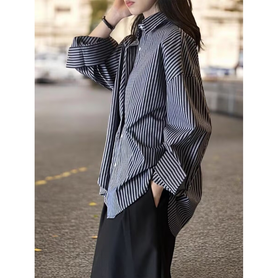 Vintage Fashion Hong Kong - Blauw gestreept losvallend damesshirt met lange
